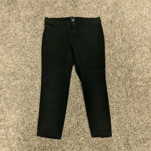 Women's Gap black sllim crop pants size 8